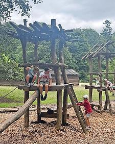 Die Stadt organisiert eine Betreuung für Kinder im alter von sechs bis zwölf Jahren. Die Stadt organisiert eine Betreuung für Kinder im alter von sechs bis zwölf Jahren.