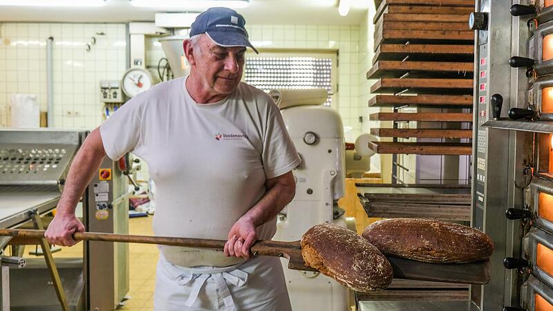 Im Stadtteil Burk arbeitet mit Werner Schr&uuml;fer der letzte Forchheimer Familienb&auml;cker. Die L&uuml;cke in der B&auml;cker-Landschaft f&uuml;llen l&auml;ngst Gro&szlig;b&auml;ckereien.Forchheim & Fr&auml;nkische Schweiz