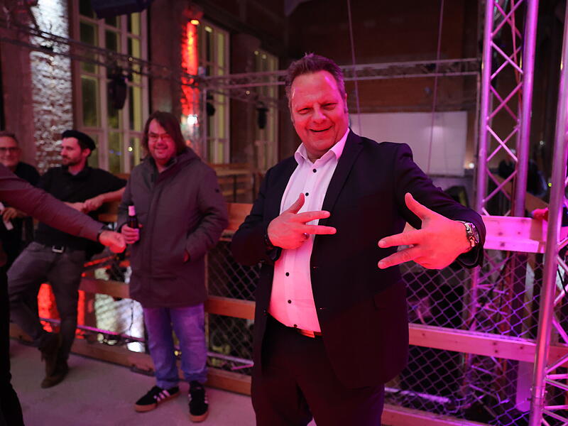 Ingo Lehmann wurde mit 100 Prozent von den Delegierten wieder aufs Tableau gehoben: „Der Ingo, der macht scho!“ ist die Parole für seinen Wahlkampf.