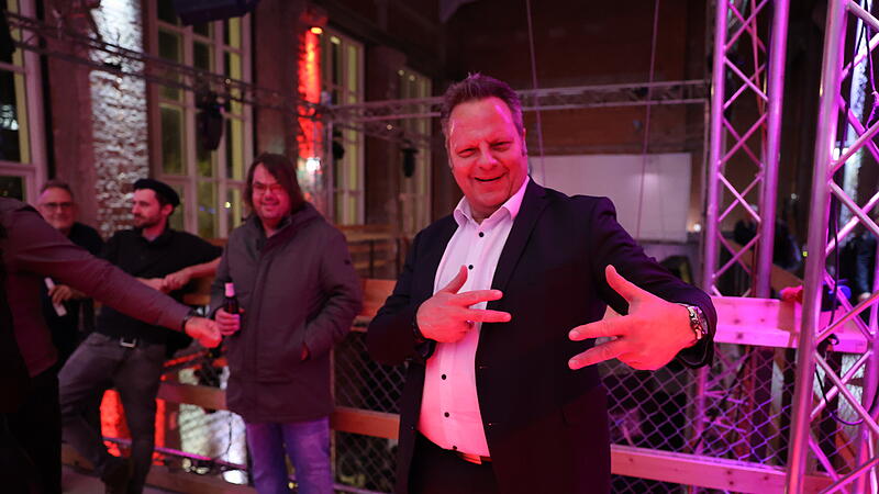 Ingo Lehmann wurde mit 100 Prozent von den Delegierten wieder aufs Tableau gehoben: „Der Ingo, der macht scho!“ ist die Parole für seinen Wahlkampf.