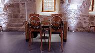 Im Trauzimmer im Schloss Thurnau finden die Vorgespräche statt, danach kann in der Laurentiuskirche ganz unkompliziert geheiratet werden.