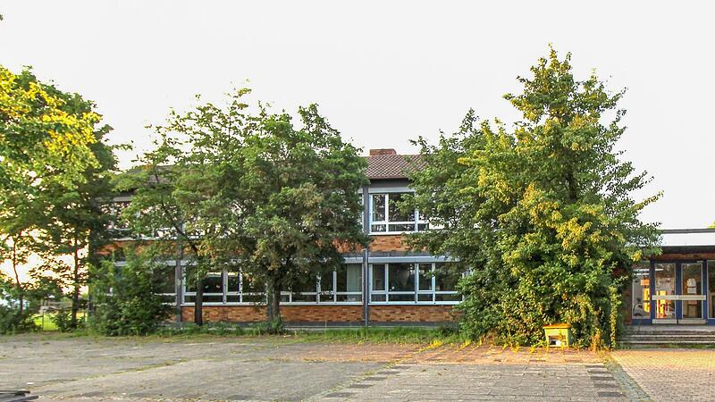 Die seit 2019 leerstehende Alte Schule in Ebing soll einer neuen Nutzung zugeführt werden. Die seit 2019 leerstehende Alte Schule in Ebing soll einer neuen Nutzung zugeführt werden.