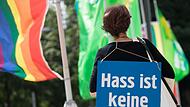 „Kein Pardon“ bei Hass und Hetze im Internet darf es laut Bayerns Ministerpräsident Markus Söder geben.