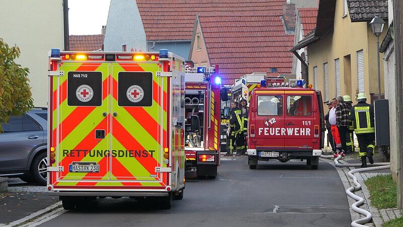 Werkstatt in Vollbrand: 70 Feuerwehrleute bekämpfen Brand in Riedbach Werkstatt in Vollbrand: 70 Feuerwehrleute bekämpfen Brand in Riedbach