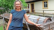 Claudia Meissner ist seit 1. Juli neue Behördenleiterin im Amt für Ernährung, Landwirtschaft und Forsten, Bamberg. Hier im Hof des Bauernmuseums. Claudia Meissner ist seit 1. Juli neue Behördenleiterin im Amt für Ernährung, Landwirtschaft und Forsten, Bamberg. Hier im Hof des Bauernmuseums.