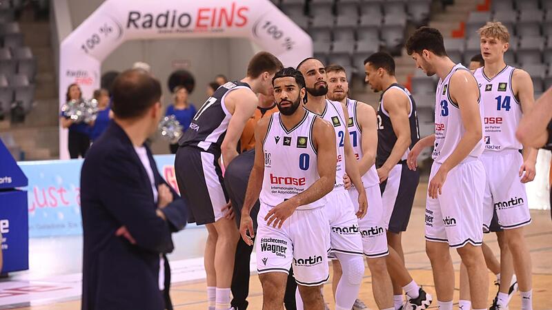 Ernüchterung pur beim BBC Coburg um (von links) Cheftrainer Milos Petkovic, Tyreese Blunt, Joaquin Carrasco, Sven Lorber, Leon Bulic und Jannis Sonnefeld. Ernüchterung pur beim BBC Coburg um (von links) Cheftrainer Milos Petkovic, Tyreese Blunt, Joaquin Carrasco, Sven Lorber, Leon Bulic und Jannis Sonnefeld.