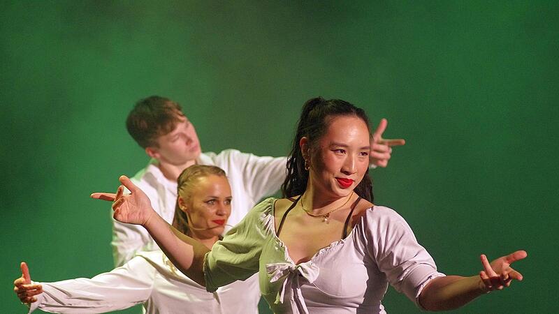 „Free Vivaldi – Four Seasons meets Streetdance“ war im Bad Kissinger Kurtheater zu sehen. „Free Vivaldi – Four Seasons meets Streetdance“ war im Bad Kissinger Kurtheater zu sehen.