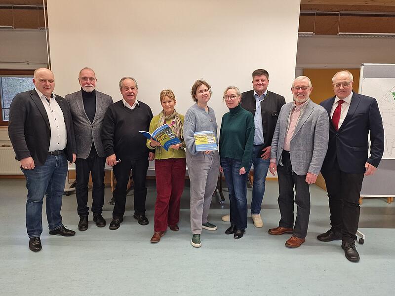 Der vierte Band "Historische Kulturlandschaft Rh&ouml;n" befasst sich mit den Marktgemeinden Burkardroth und Geroda.