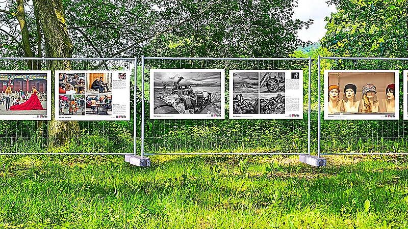 Keine Galerie mit weißen Wänden, sondern Kunst unter freiem Himmel: Dieses „Mock-up“ von Jürgen Hormuth zeigt, wie das Projekt „Atelier Bauzaun“ den Ebermannstadter Stadtpark in eine Ausstellung verwandeln soll.Barbara Hollfelder Keine Galerie mit weißen Wänden, sondern Kunst unter freiem Himmel: Dieses „Mock-up“ von Jürgen Hormuth zeigt, wie das Projekt „Atelier Bauzaun“ den Ebermannstadter Stadtpark in eine Ausstellung verwandeln soll.Barbara Hollfelder