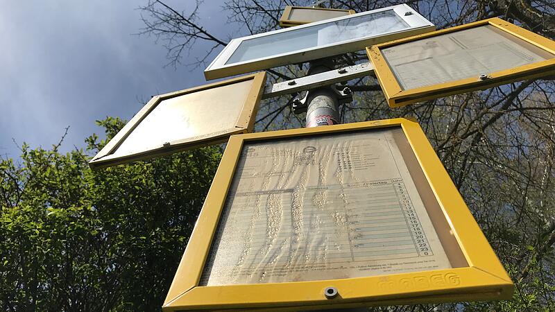 Bushaltestellen gibt es überall im Landkreis Erlangen-Höchstadt, auch in kleinen Dörfern. Doch die Zahl der Busse, die dort halten, hält sich oft in Grenzen. Bushaltestellen gibt es überall im Landkreis Erlangen-Höchstadt, auch in kleinen Dörfern. Doch die Zahl der Busse, die dort halten, hält sich oft in Grenzen.
