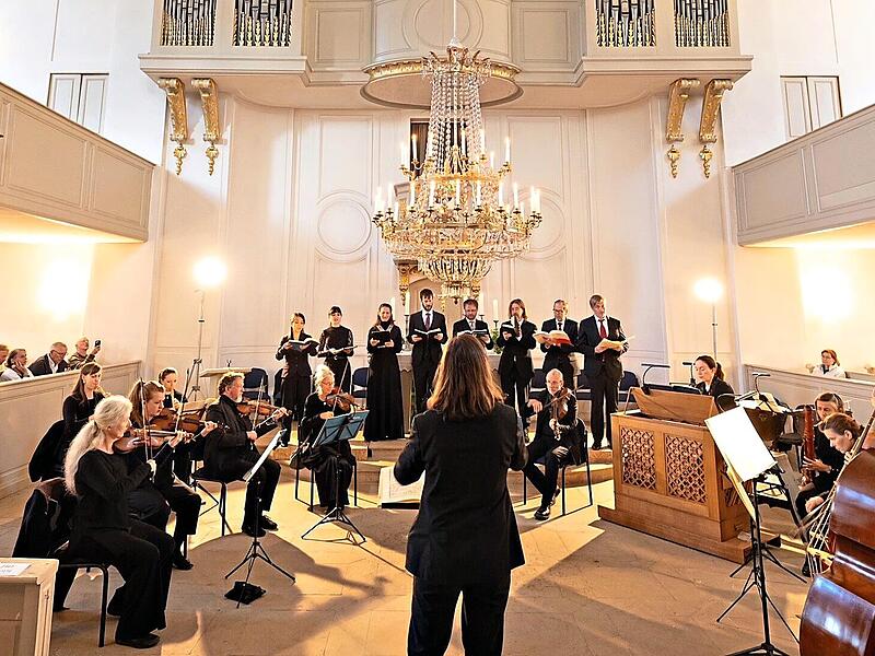 Das Dresdner Barockorchester und acht Vokalsolisten f&uuml;hrten in der Schlosskirche Lahm H&auml;ndels Oratorium &bdquo;Messias&ldquo; auf. Michaela von Aichberger