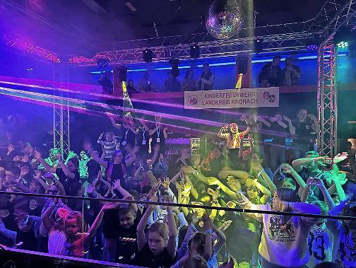 Knapp 330 Kinder und Begleitpersonen verbrachten einen tollen Disconachmittag.