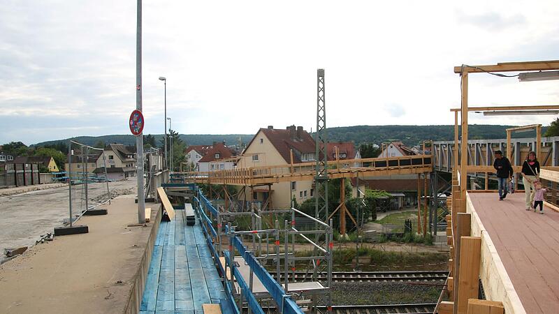 Von 3. September bis 14. September wird die Bahnstrecke zwischen F&uuml;rth und Bamberg gesperrt. Die Abbrucharbeiten an der Piastenbr&uuml;cke (FO17) gehen derweil weiter.Forchheim & Fr&auml;nkische Schweiz