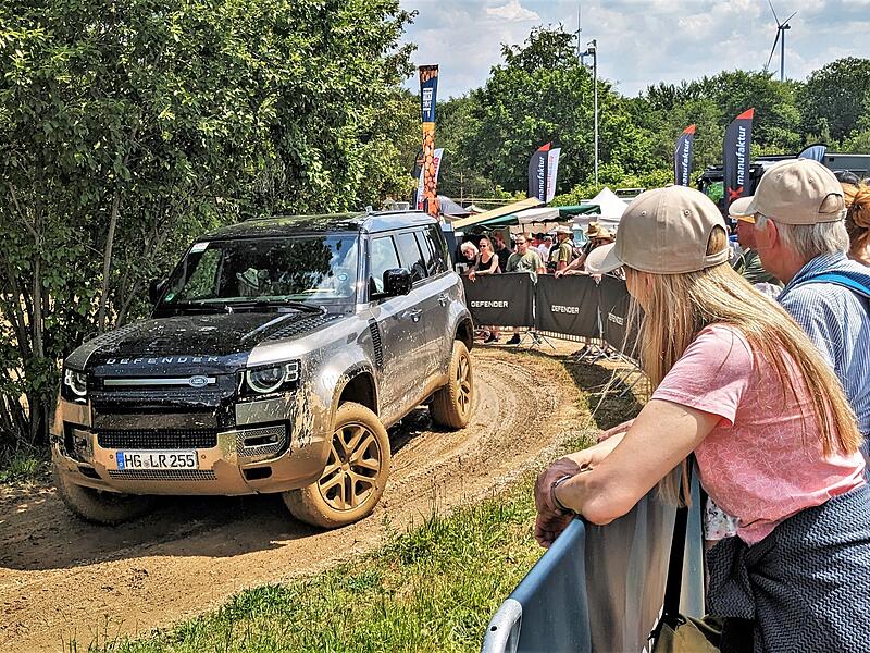 Die Fahrten auf den Test-Parcours geh&ouml;rten zu den Attraktionen der Messe.