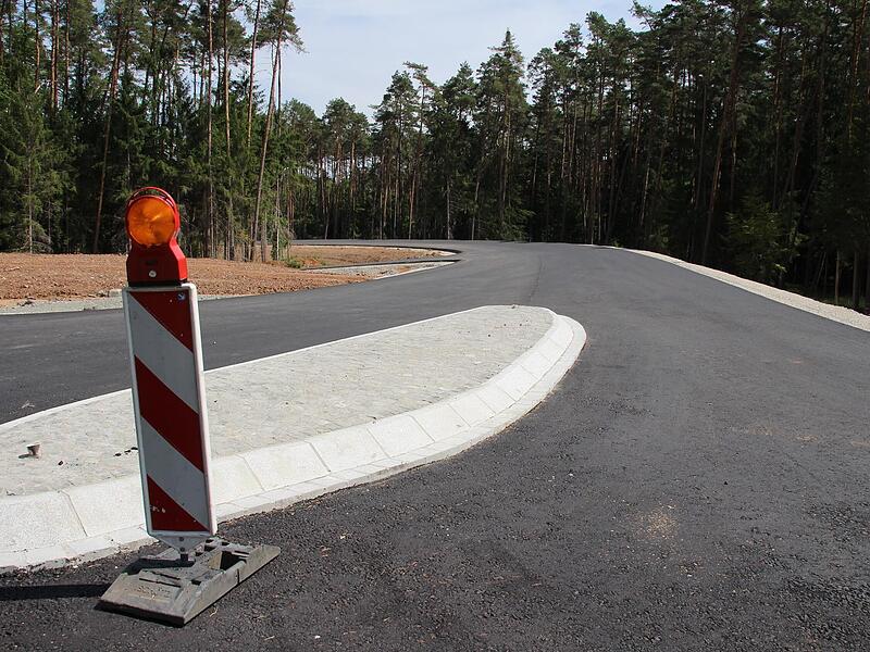 Einladend, aber noch nicht freigegeben ist die neue Anschlussstelle Herrnsdorf/Zentbechhofen. Einladend, aber noch nicht freigegeben ist die neue Anschlussstelle Herrnsdorf/Zentbechhofen.