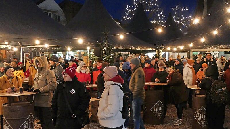 Gut besucht war der Neujahrsempfang der Stadt Ha&szlig;furt auf dem Marktplatz.