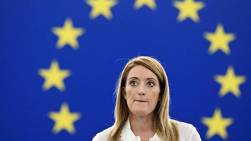 Die abgesetzte Vizepräsidentin des EU-Parlaments Eva Kaili muss an diesem Donnerstag zum Ermittlungsrichter.