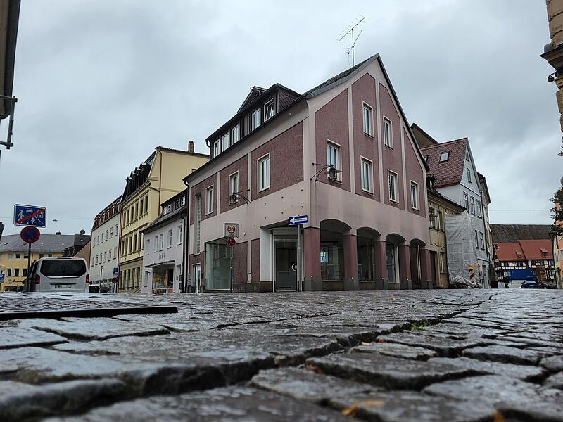Ein Leerstand in Forchheims Innenstadt weniger: In die Hornschuchallee 2 kommt eine Änderungsschneiderei.