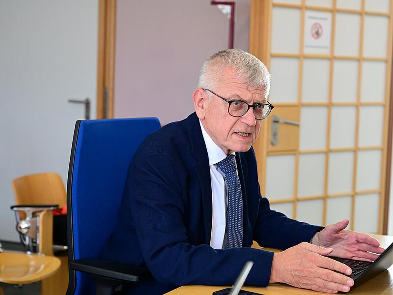 Amtsgericht Bamberg Stalking Drohbriefe Belästigung Der psychiatrische Sachverständige Prof. Dr. Hans-Peter Volz aus Würzburg soll ein Gutachten erstatten.