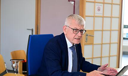 Der psychiatrische Sachverst&auml;ndige Prof. Dr. Hans-Peter Volz aus W&uuml;rzburg soll ein Gutachten erstatten.