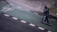 Mit einem E-Scooter unterwegs