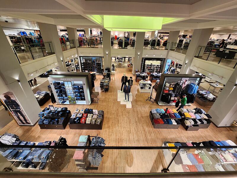 Galeria Bamberg Ein Blick in die Bamberger Karstadt-Filiale. Laut Unternehmensangaben sollen sich die Galeria-Standorte in Zukunft in den Segmenten Bekleidung, Beauty und Home eindeutiger positionieren.
