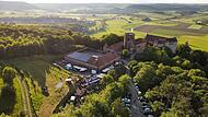 Das Weingut Schloss Saaleck von oben