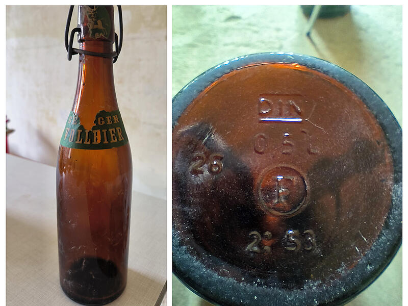 Von welcher Brauerei diese Flasche von Uwe Schack zuletzt bef&uuml;llt worden ist, bleibt offen. Hier fehlen entscheidende Teile des Etiketts.
