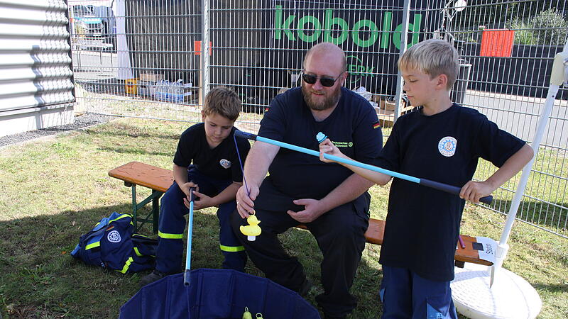Beim THW Kirchehrenbach konnten die Kinder Enten angeln.Gewerbeparkfest Kirchehrenbach