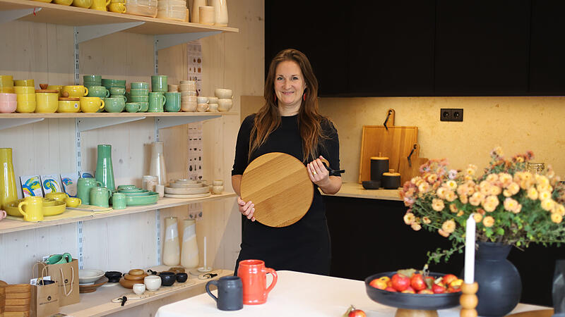 Mo Geldhauser in ihrem neuen Werk- und Ausstellungsraum in M&uuml;hlhausen.