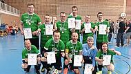 So sehen Sieger aus: Zum dritten Mal in Folge eroberte das Team Wefa Ahorn die Spitze der 1. Liga beim Hallenfu&szlig;ball-Cup.