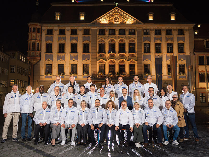 Stadtratswahl 2026: Unmittelbar nach der Nominierung stellten sich die Kandidatinnen und Kandidaten der Coburger CSU zum Gruppenfoto vor dem Rathaus auf.