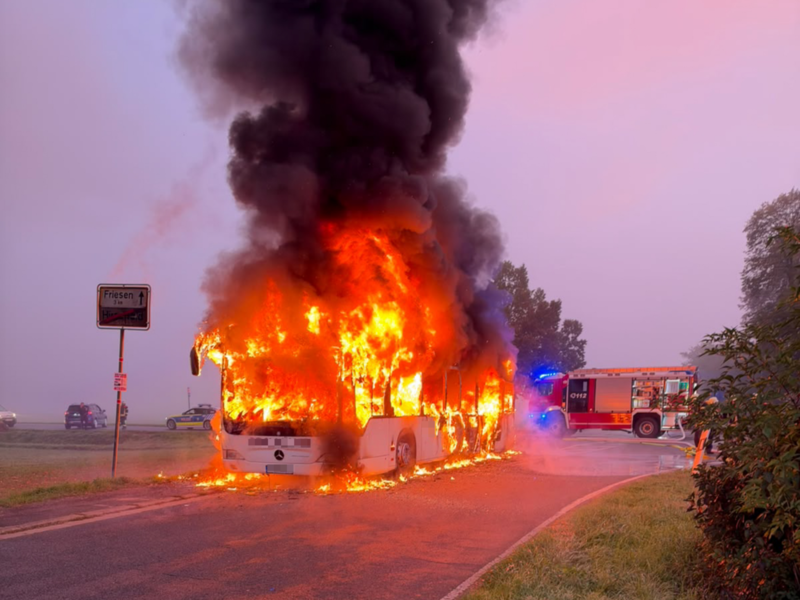 Nach Flammen-Inferno in Hirschaid: Busfahrer dankt Kindern – "waren alle Helden" Nach Flammen-Inferno in Hirschaid: Busfahrer dankt Kindern – "waren alle Helden"