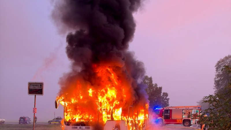 Nach Flammen-Inferno in Hirschaid: Busfahrer dankt Kindern – "waren alle Helden" Nach Flammen-Inferno in Hirschaid: Busfahrer dankt Kindern – "waren alle Helden"