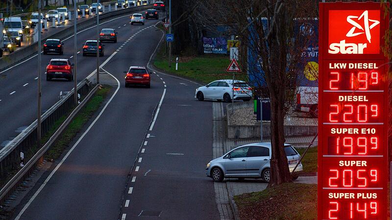 Bundestag stimmt über Spritpreis-Paket ab Bundestag stimmt über Spritpreis-Paket ab