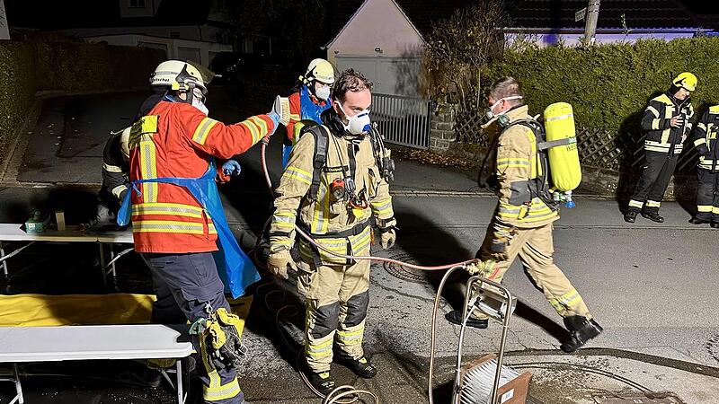 Die Dekontaminationseinheit richtete einen Waschplatz ein. Die Dekontaminationseinheit richtete einen Waschplatz ein.