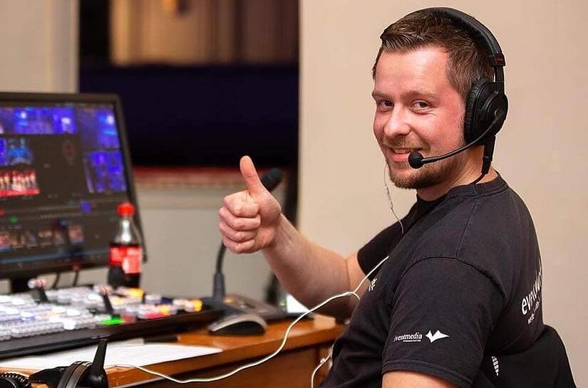Daumen hoch! Florian Dotterweich, ehemaliger Geschäftsführer des Handball-Profivereins HSC 2000 Coburg, ist begeistert: „Ich habe in Bamberg Fuß gefasst, viele neue geschäftliche und private Kontakte geknüpft und bin von der Schönheit und Vielfalt der Stadt  beeindruckt.“