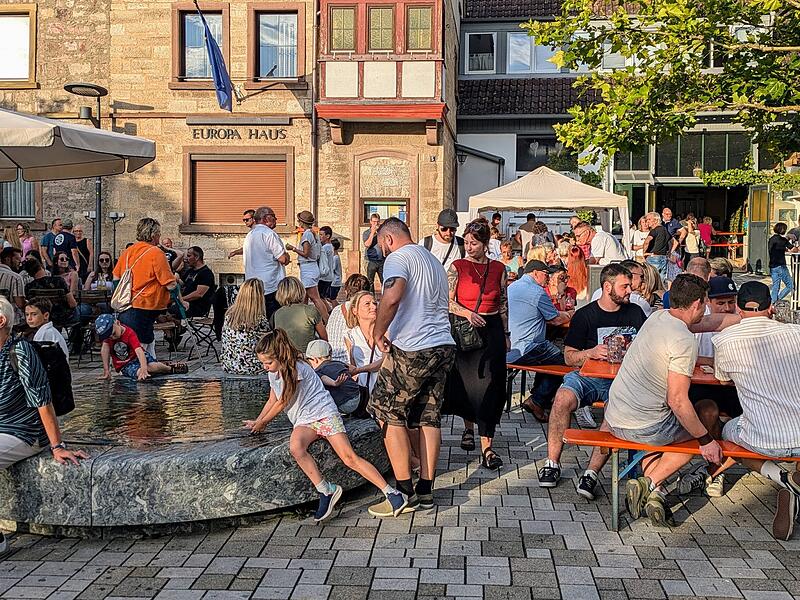 Die meist nicht &ouml;ffentlich zug&auml;nglichen Innenh&ouml;fe verwandeln sich beim H&ouml;flesfest in stimmungsvolle Veranstaltungsorte und laden zu einem besonderen Rundgang durch die Stadt ein.
