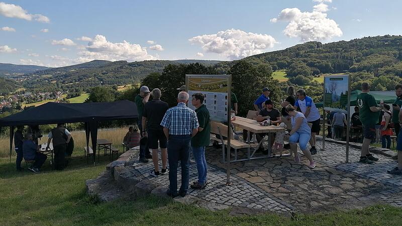 Zahlreiche Riedenberger B&uuml;rger nahmen an der Einweihungsfeier teil.