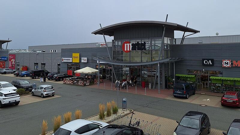Wie geht es mit dem Market-Einkaufscenter in Hallstadt weiter? Nach dem R&uuml;ckzug von Aldi und dm suchen die Verantwortlichen aktuell Nachfolger f&uuml;r die freien Fl&auml;chen.