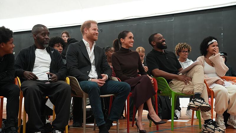 Harry und Meghan zeigen sich erstmals seit Rückkehr Harry und Meghan zeigen sich erstmals seit Rückkehr
