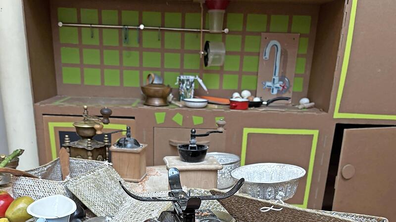 In der Küche wurde kräftig gemahlen und gemalt, was zu Hause auf den Teller kommt.