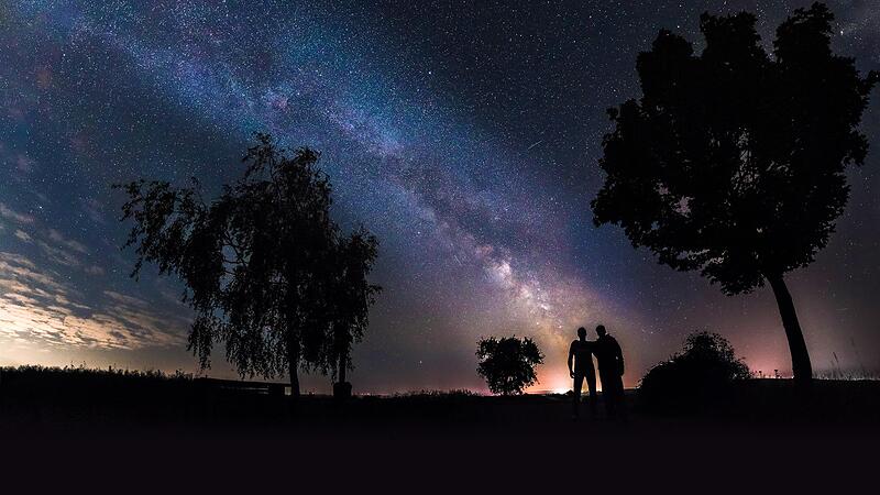 Viele Abende verbringt Uwe Schulthei&szlig;  unterm Sternenhimmel, oft mit Freunden vom &bdquo;Forum Stellarum&ldquo;, einer fr&auml;nkischen Hobbyastronomen-Gruppe.