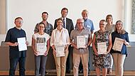 Die Kulturpatinnen und Kulturpaten des Landkreises Forchheim bei der Übergabe ihrer Zertifikate (vordere Reihe v. l. n. r.): Herbert Hopfner, Miriam Leisterer, Christina Glietz, Peter Lutz, Gudrun Schüpferling und Gabriele Stieg, (nicht auf dem Bi...