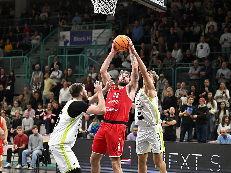 Sport Basketball  2. Bundesliga PROA Saison 2025 / 2026  04. Spieltag  am Samstag 18.10.2025 Spielort Oberfrankenhalle Bayreuth  Spielbeginn 19.00 h  BBC Bayreuth gegen Artland Dragons Halbzeitergebnis 41:53 Endstand 93:96 OT (86:86) Artem KOVALOV und Len