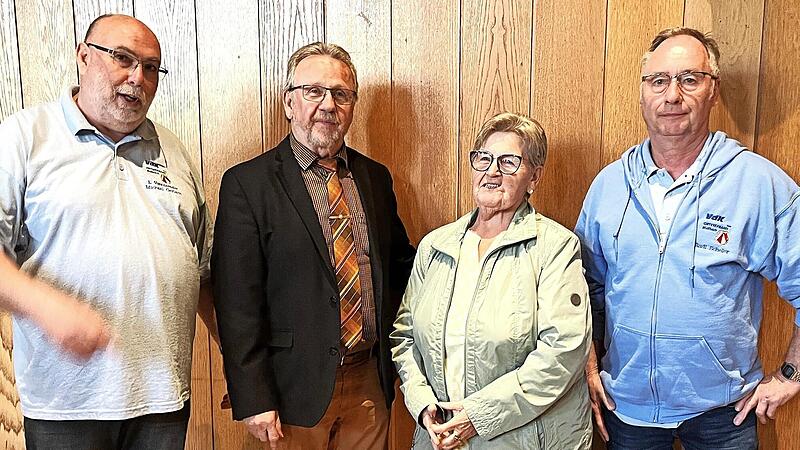 Unser Bild zeigt 1. Vorsitzenden Michael Gerlach, VdK Kreisvorsitzenden Engelbert Roith , Ehrenmitglied Marie-Luise Nieth und 2. Vorsitzenden Rudi Scheler.
