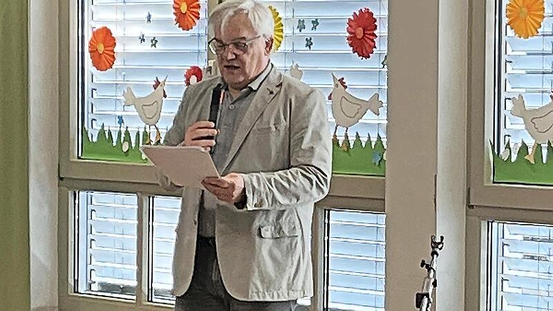 Den Startschuss gab eine Autorenlesung mit Norbert Lingen. Er besuchte die Kinder der ersten bis vierten Klassen und gab Einblick in seine Arbeit. Den Startschuss gab eine Autorenlesung mit Norbert Lingen. Er besuchte die Kinder der ersten bis vierten Klassen und gab Einblick in seine Arbeit.