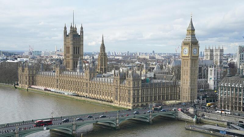 Wer bei seinem Besuch in London mehr sehen will als das Parlamentsgeb&auml;ude, sollte einen Reisef&uuml;hrer im Gep&auml;ck haben.