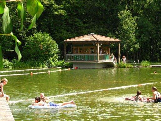 Das Bad Rodacher Waldbad gilt als wahre Naturperle.