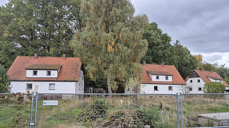 Diese H&auml;user in der Wei&szlig;enbrunner Stra&szlig;e werden bald abgerissen.